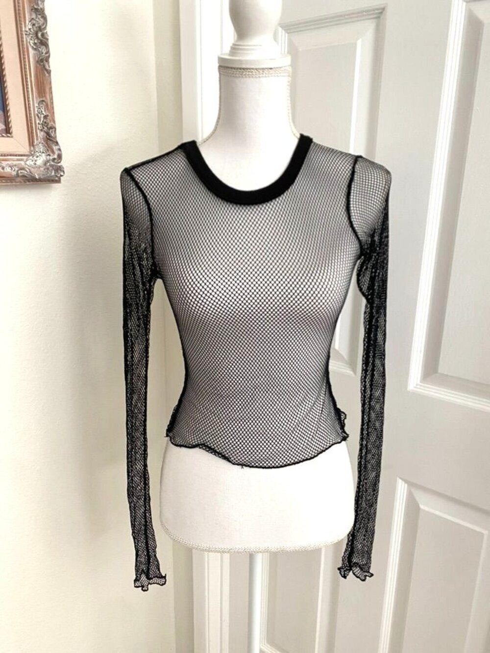 Forever 21 Mesh Fishnet Long Sleeve Black Top Lettuce Hem Size Small  B7